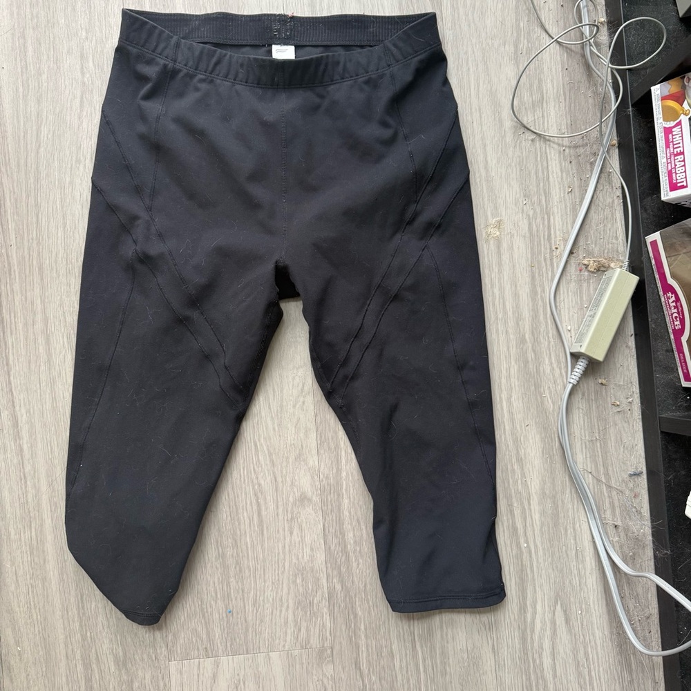 Fabletics black capri leggings large
